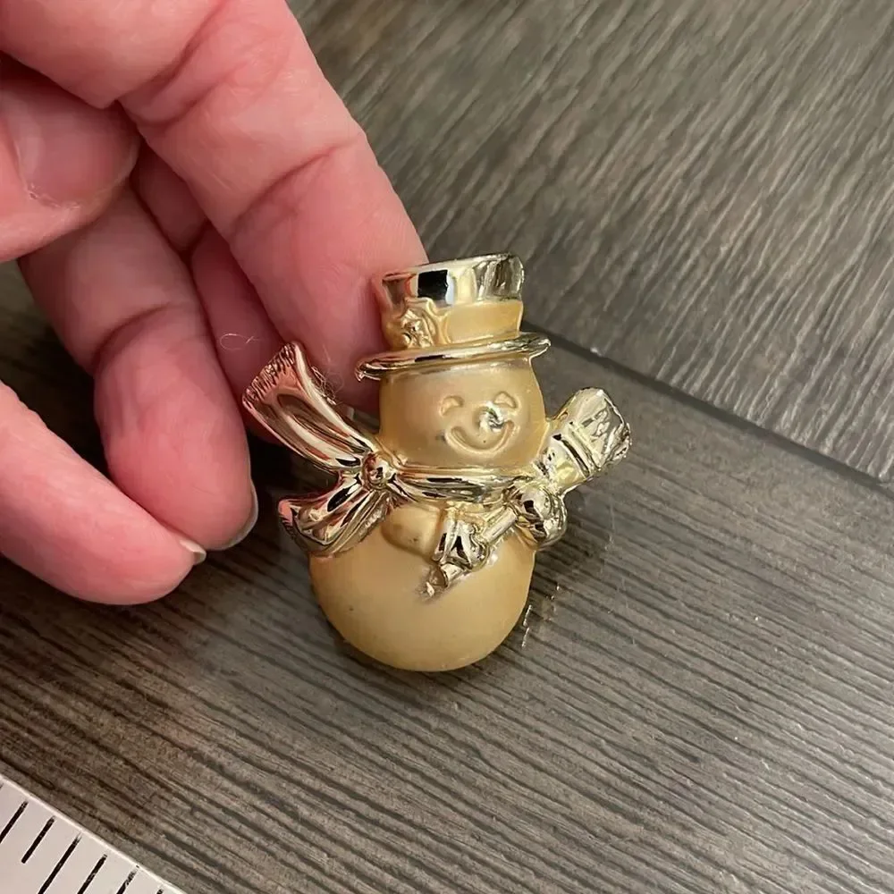 Vintage older pin